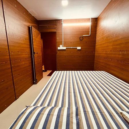 Отель Sri Balaji Lodging Тиручендур Экстерьер фото