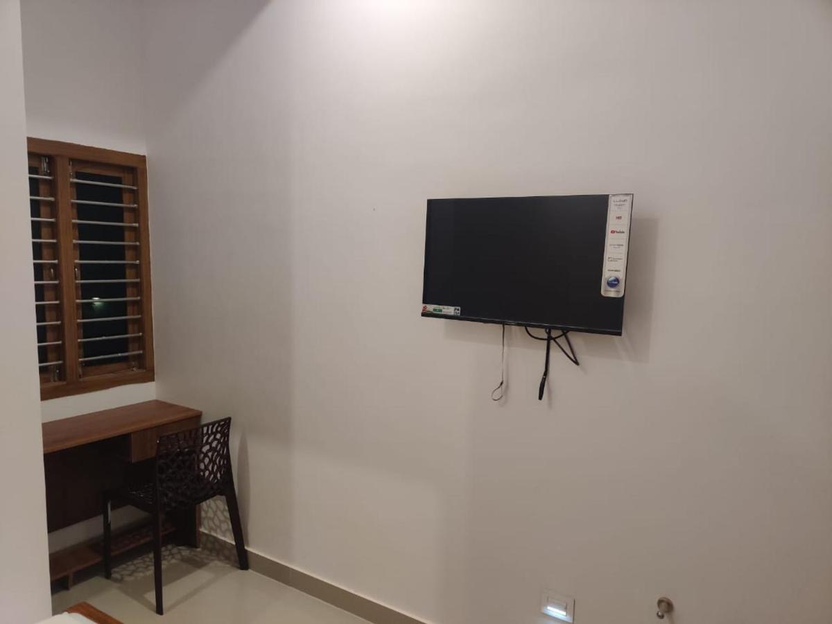 Отель Sri Balaji Lodging Тиручендур Экстерьер фото