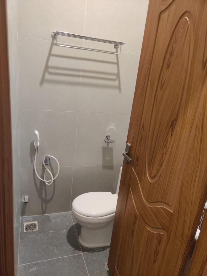 Отель Sri Balaji Lodging Тиручендур Экстерьер фото